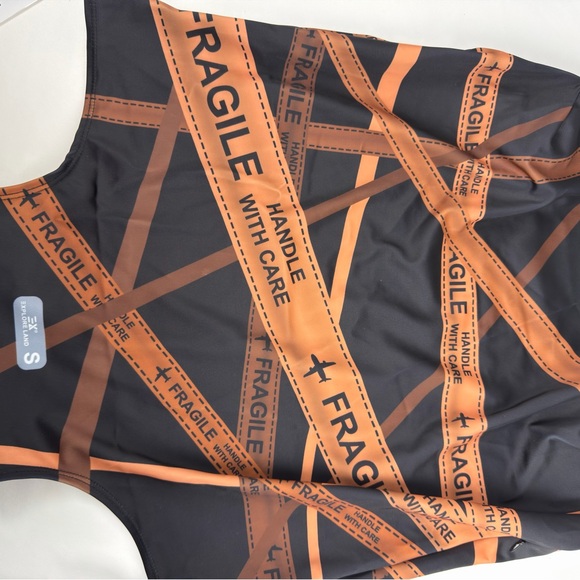 NWOT Black & Brown Luggage Cover with Fragile Print 18-22” Sm Diagonal Carry-on - Picture 6 of 10